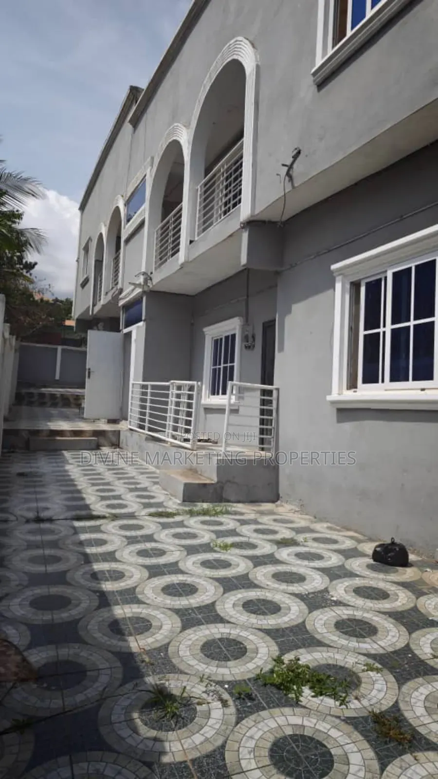9bdrm Apartment in Ashongman, Ashomang Estate for sale