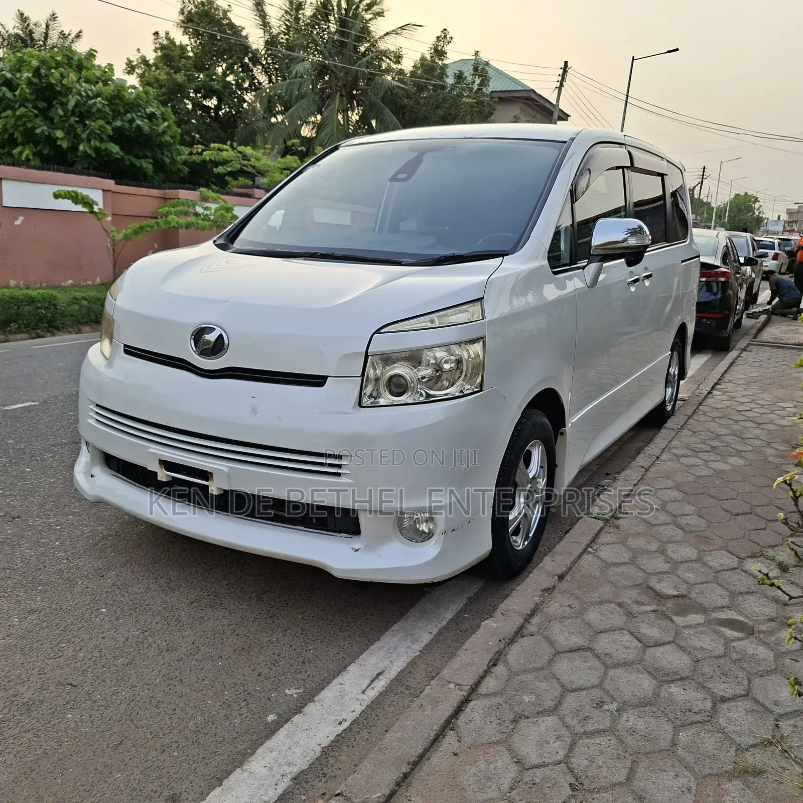 Toyota Voxy 2011 White