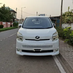 Toyota Voxy 2011 White