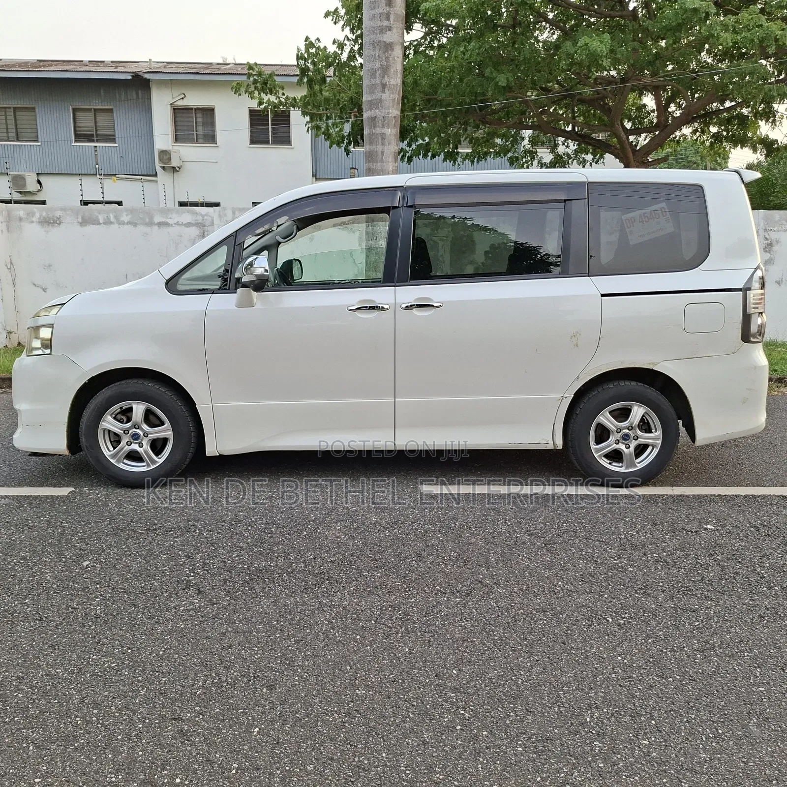 Toyota Voxy 2011 White