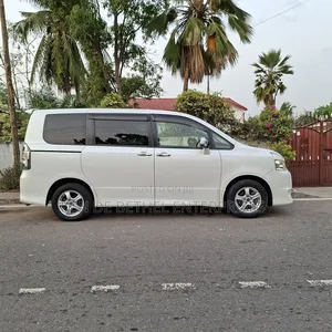 Toyota Voxy 2011 White