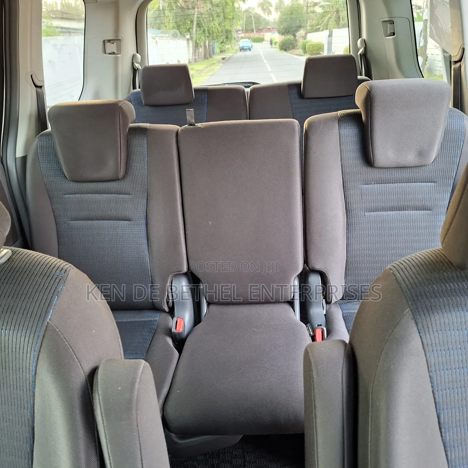 Toyota Voxy 2011 White
