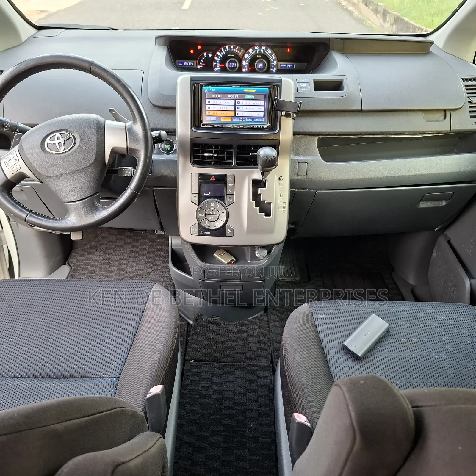 Toyota Voxy 2011 White