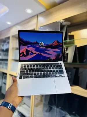 Laptop Apple MacBook Pro 2020 8GB Intel Core i5 SSD 256GB