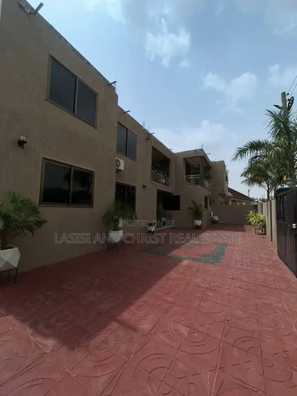 2bdrm Apartment in Lasisi And Christ, Ablekuma for rent