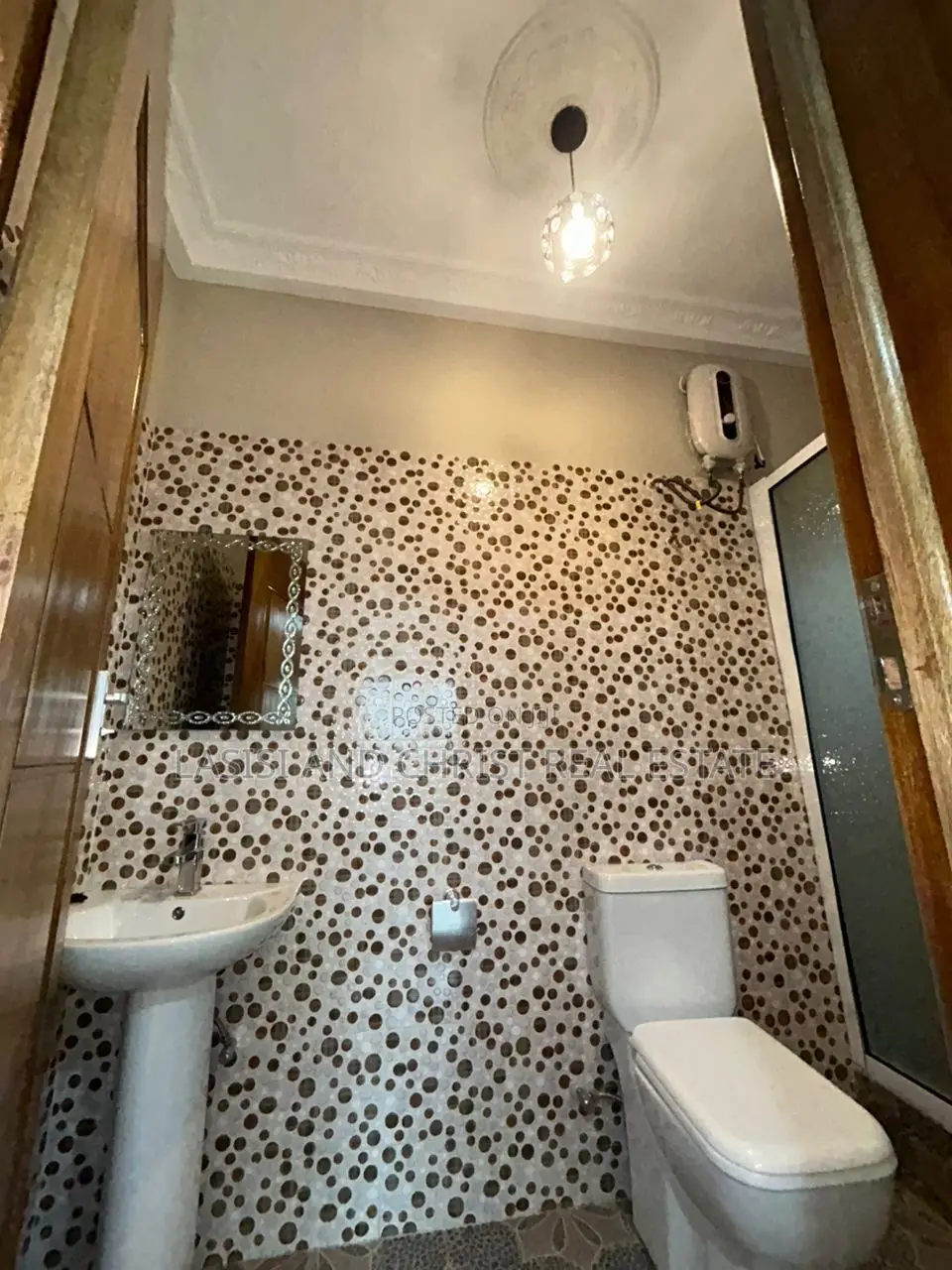 2bdrm Apartment in Lasisi And Christ, Ablekuma for rent