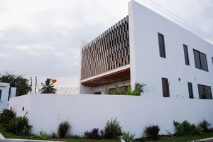 3bdrm House in Ashaley Botwe for sale