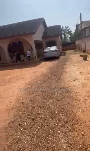 2 Plots With Old Building at Tesano. Bm