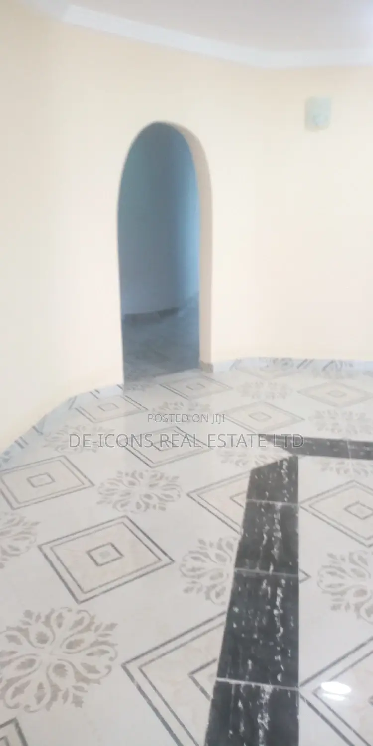 3bdrm House in De-Icons Real Estate, Awutu Senya East Municipal