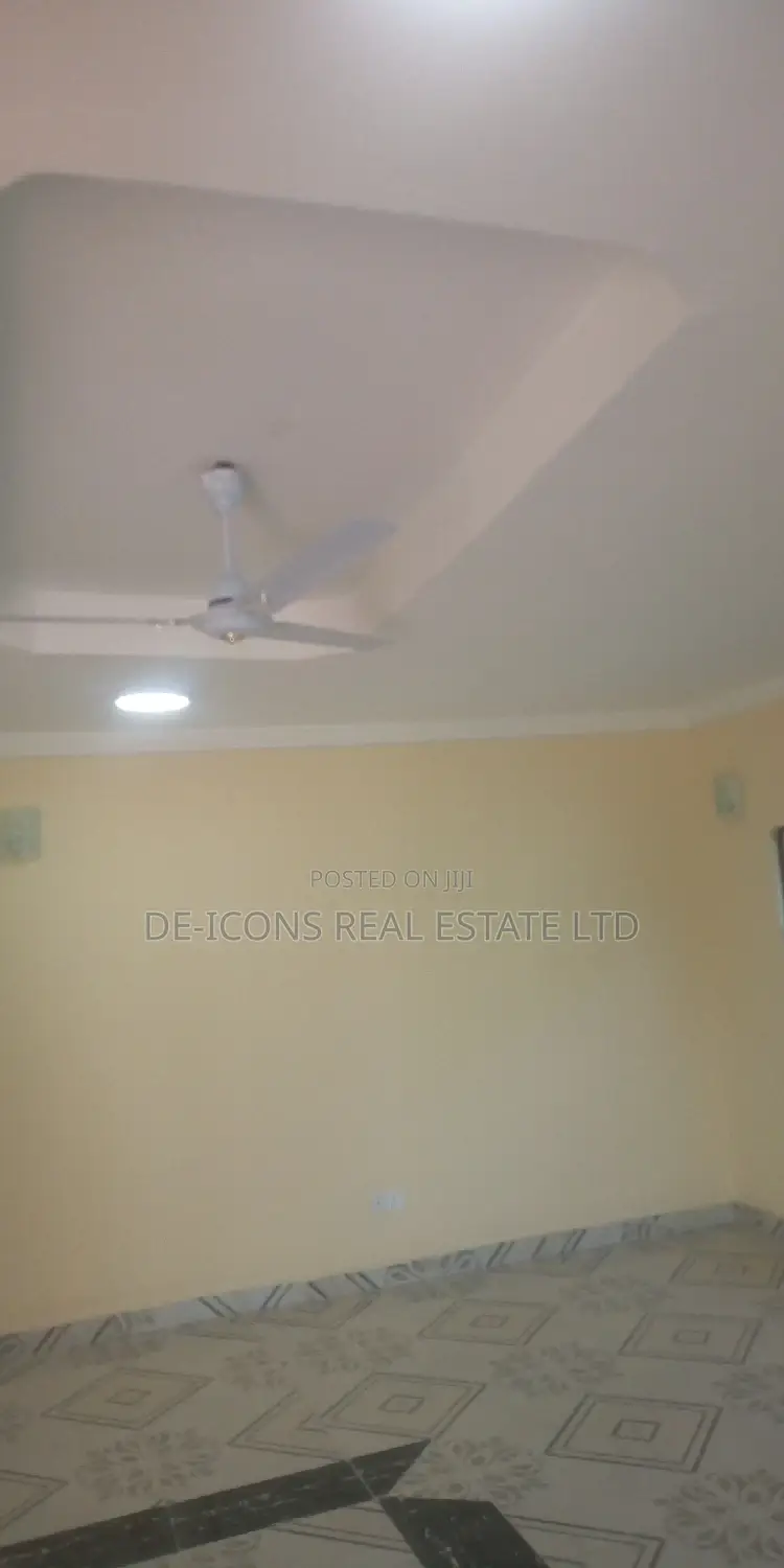 3bdrm House in De-Icons Real Estate, Awutu Senya East Municipal