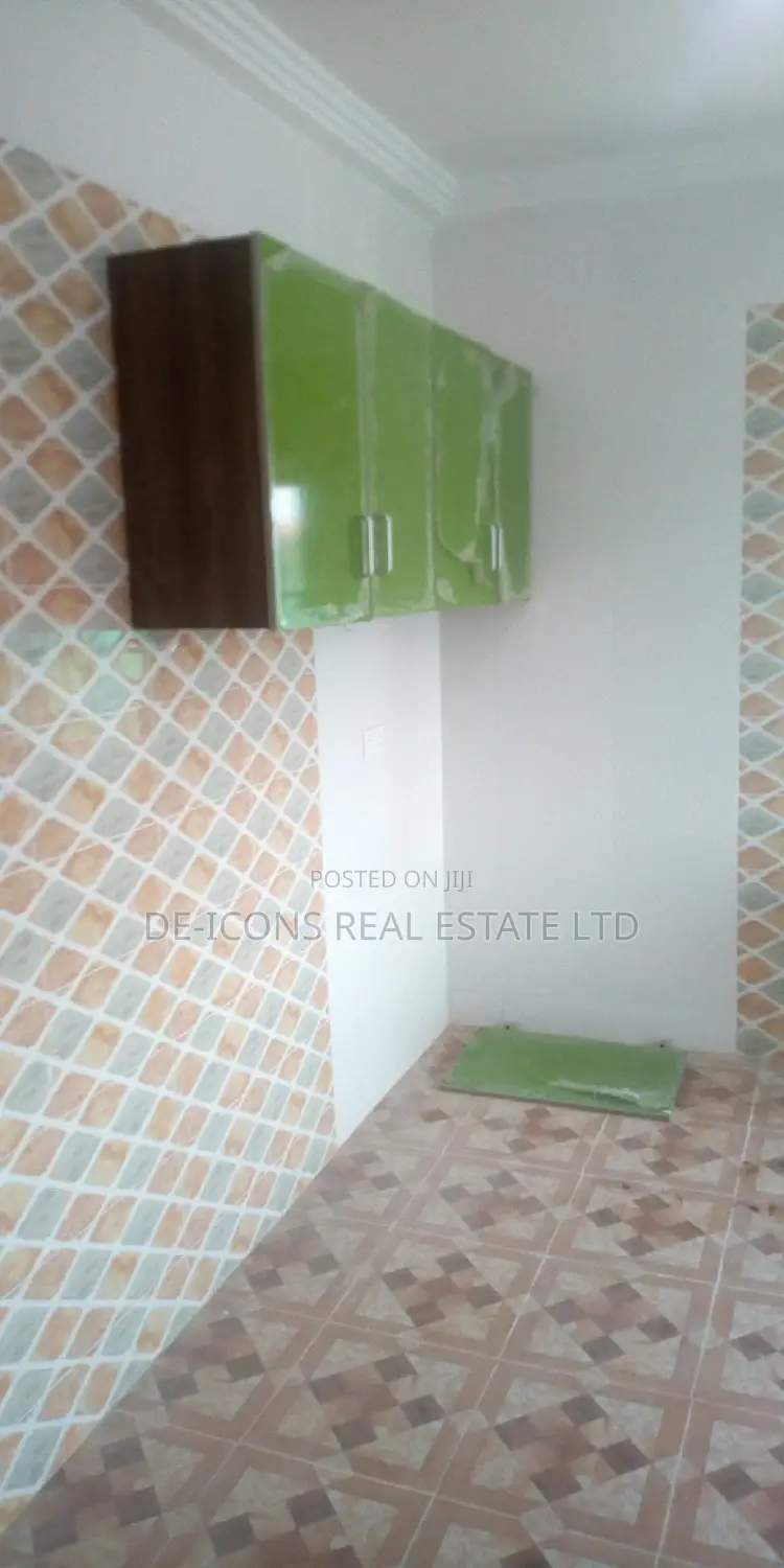 3bdrm House in De-Icons Real Estate, Awutu Senya East Municipal