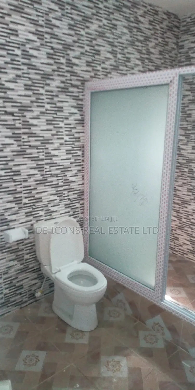 3bdrm House in De-Icons Real Estate, Awutu Senya East Municipal