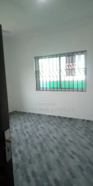 3bdrm House in De-Icons Real Estate, Awutu Senya East Municipal