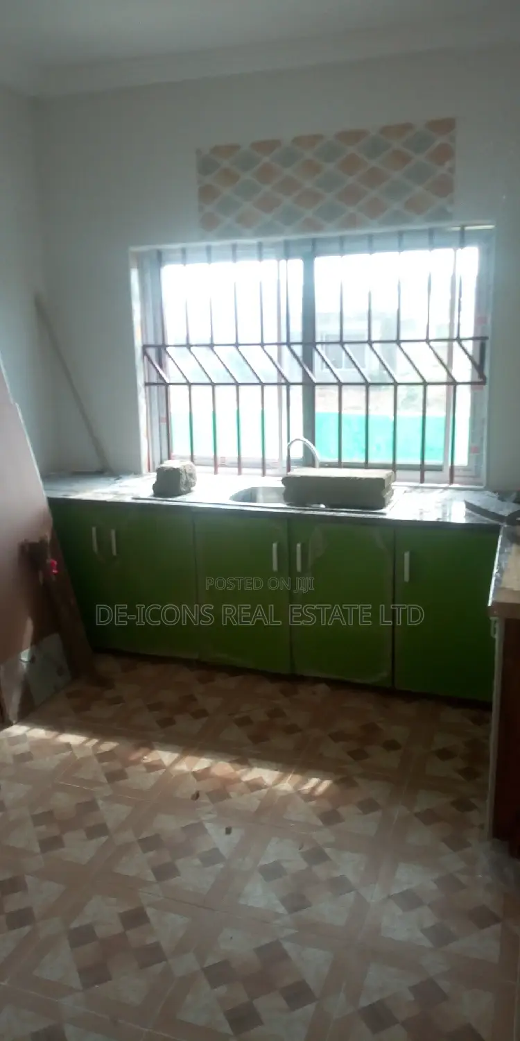 3bdrm House in De-Icons Real Estate, Awutu Senya East Municipal