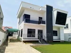 4bdrm Duplex in Community 18, Spintex for rent