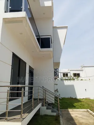 4bdrm Duplex in Community 18, Spintex for rent