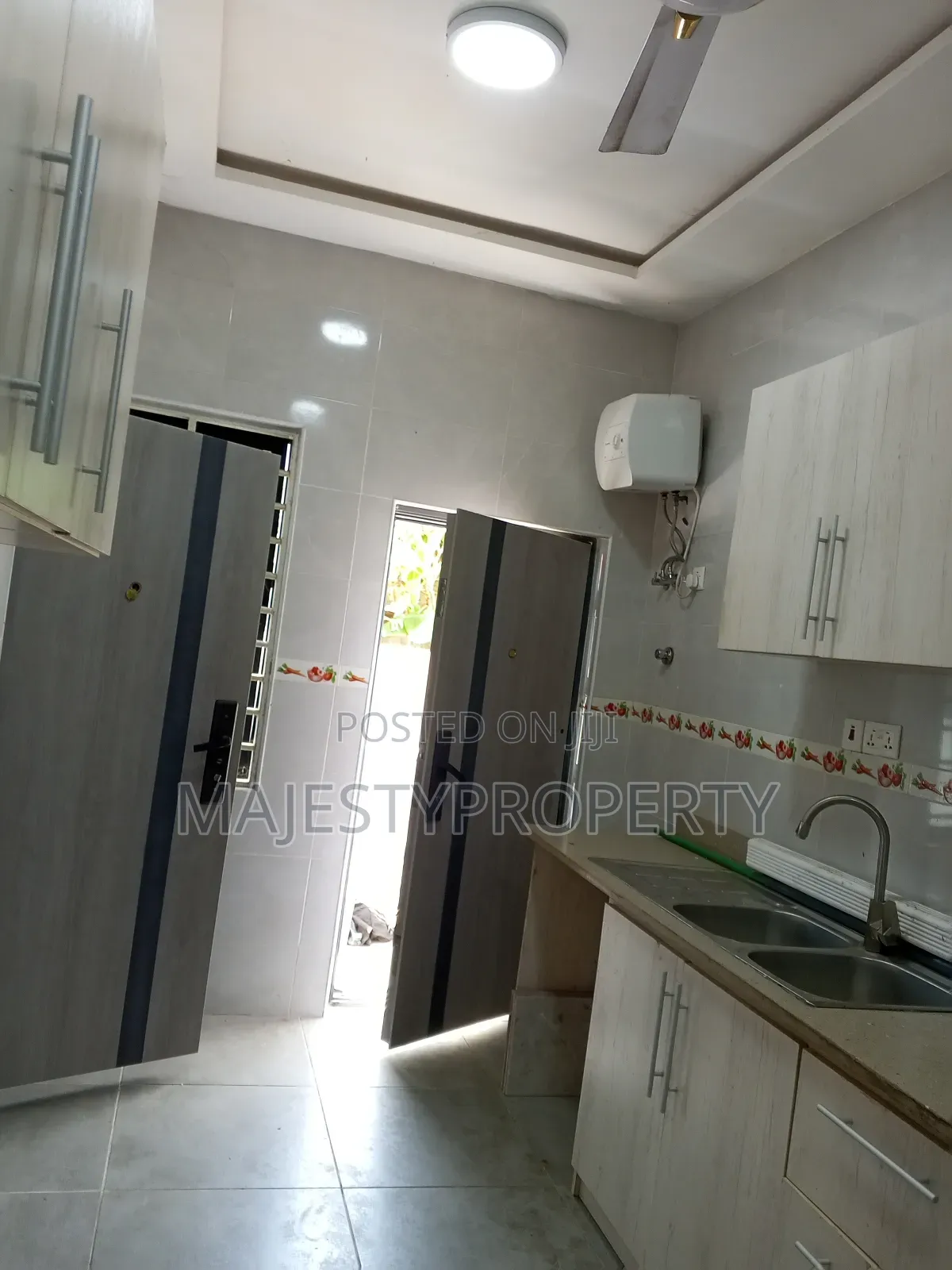 4bdrm Duplex in Community 18, Spintex for rent