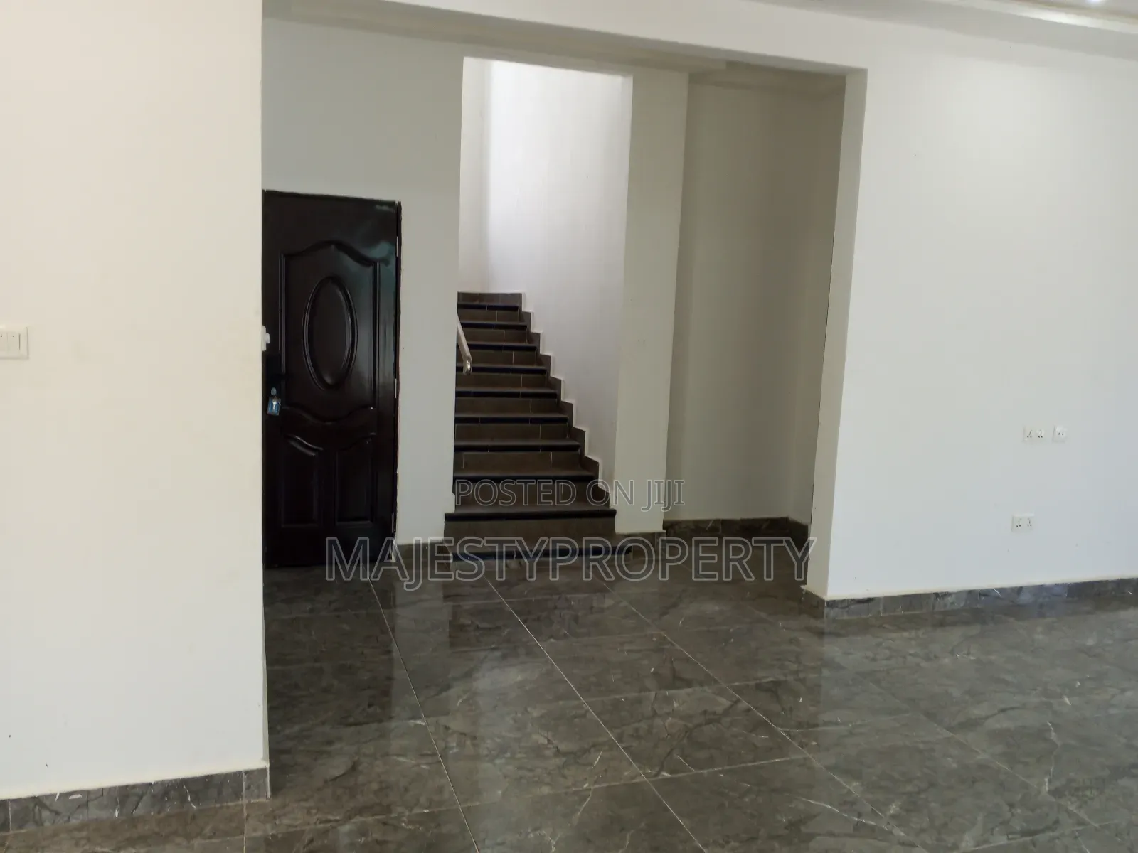 4bdrm Duplex in Community 18, Spintex for rent