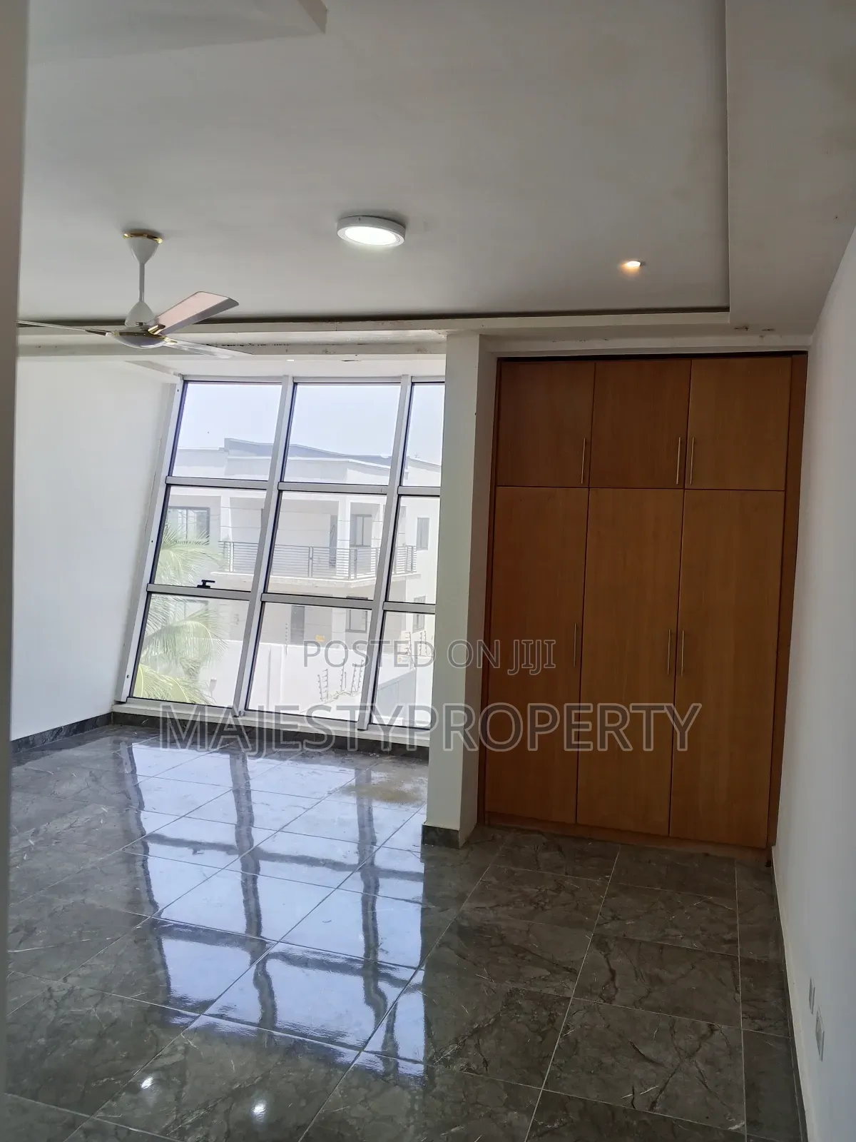 4bdrm Duplex in Community 18, Spintex for rent