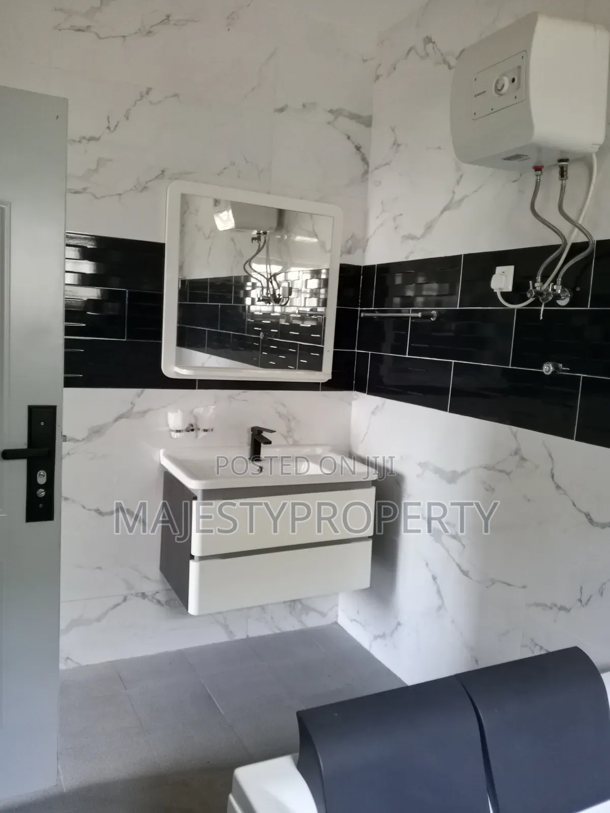 4bdrm Duplex in Community 18, Spintex for rent