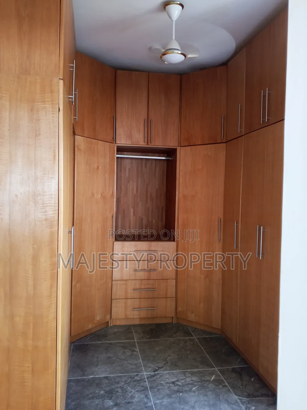 4bdrm Duplex in Community 18, Spintex for rent
