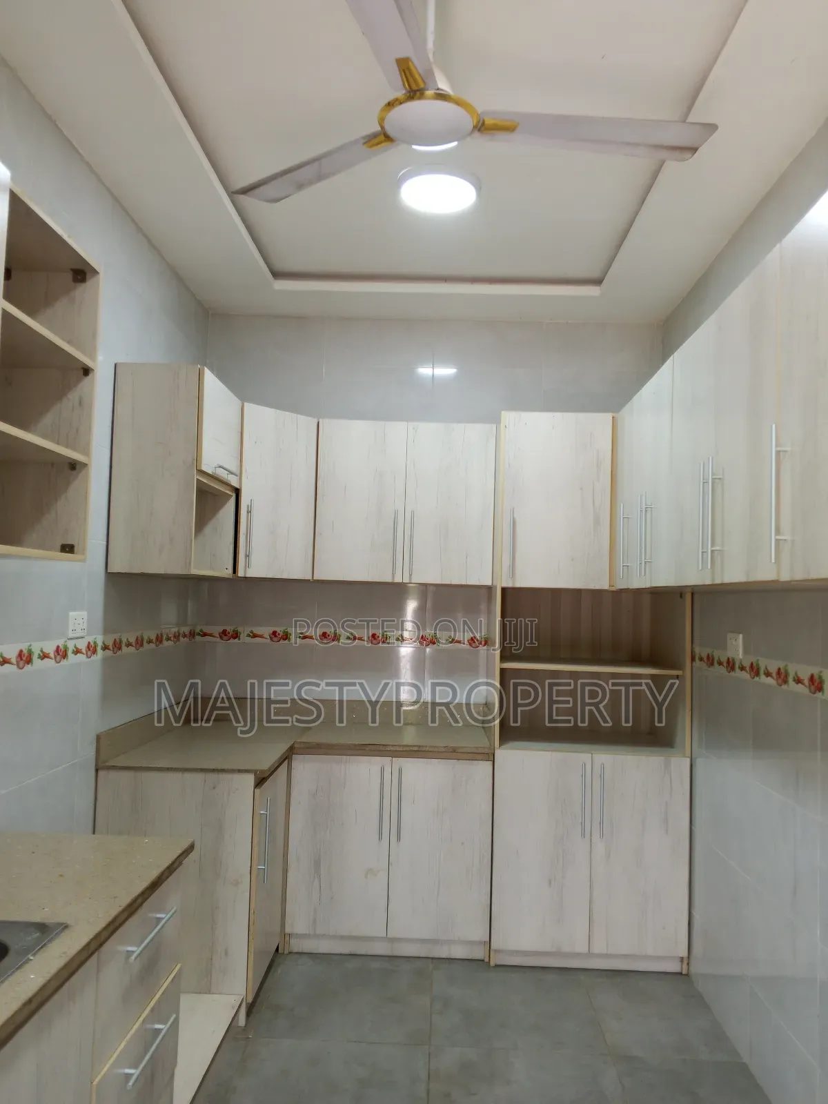 4bdrm Duplex in Community 18, Spintex for rent