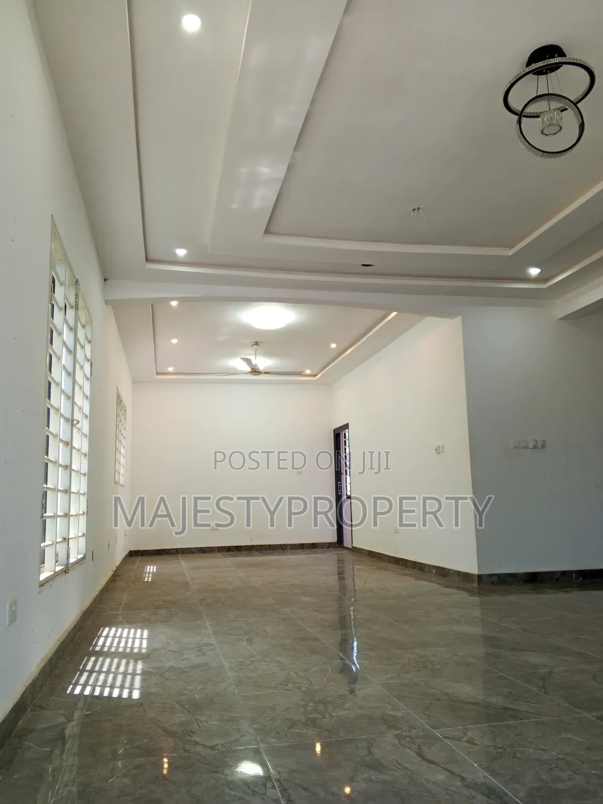 4bdrm Duplex in Community 18, Spintex for rent