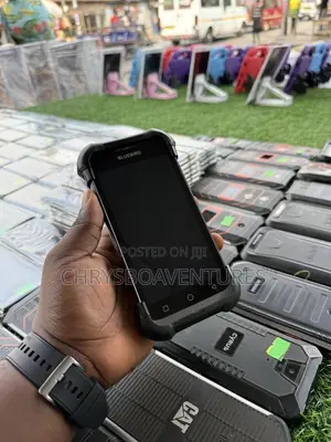 BLU 5.0 HD LTE 8 GB Black
