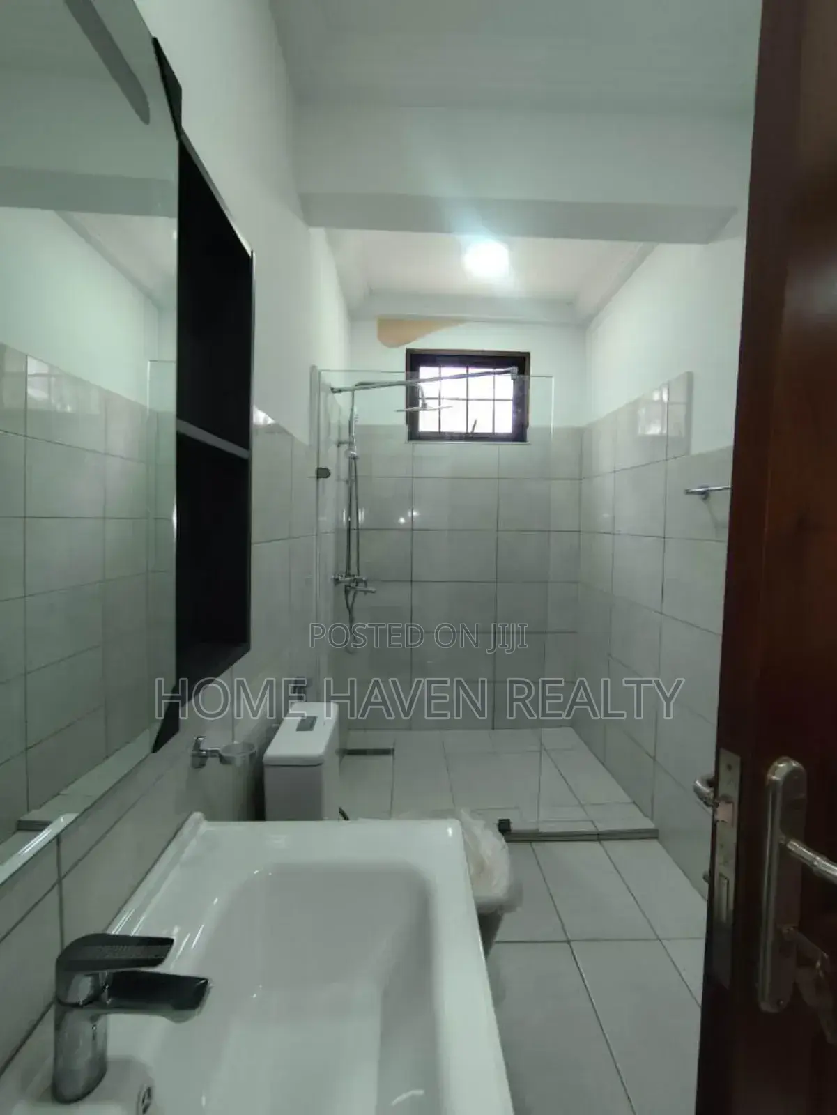 15bdrm House in Roman Ridge for rent