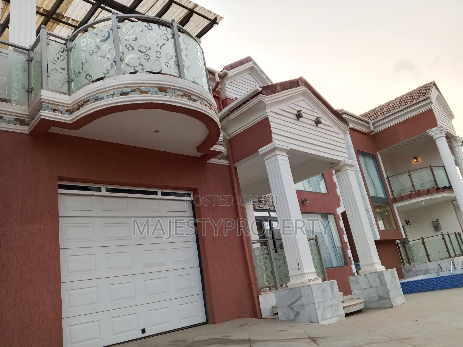 5bdrm Townhouse / Terrace in Community 18, Spintex for rent