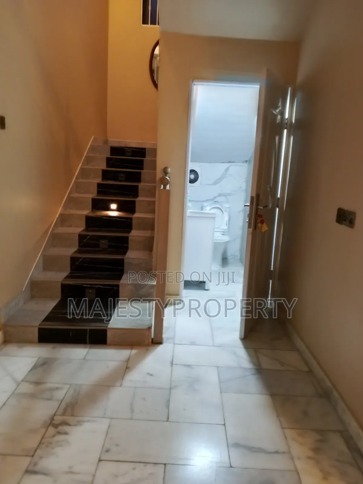 5bdrm Townhouse / Terrace in Community 18, Spintex for rent