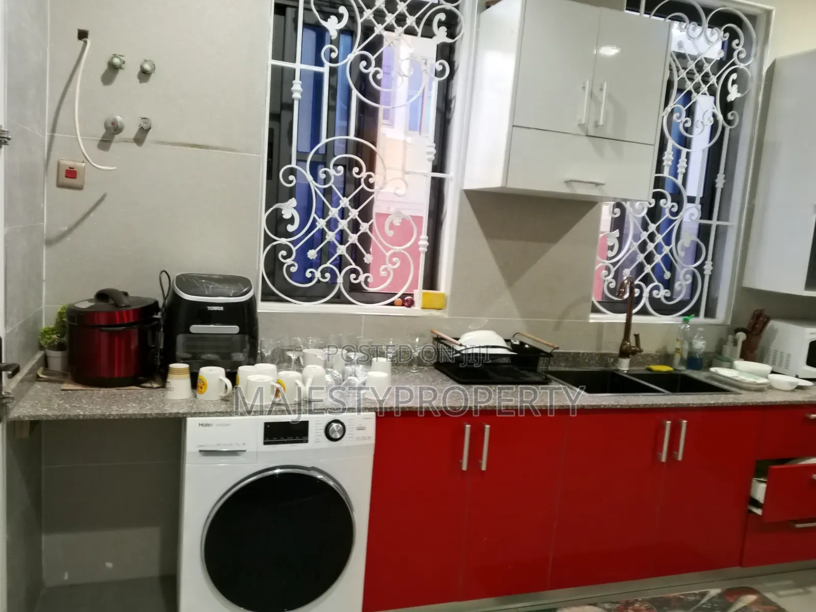 5bdrm Townhouse / Terrace in Community 18, Spintex for rent