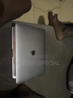 Laptop Apple MacBook Pro 2020 8GB Intel Core i5 SSD 512GB