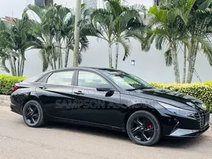 Hyundai Elantra HEV 2022 Black