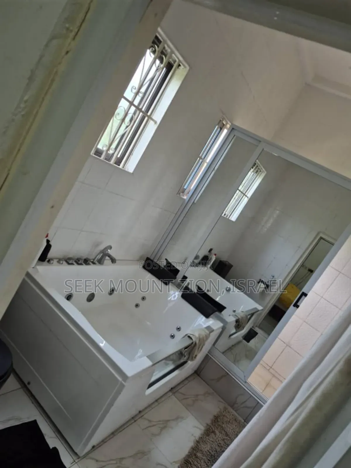 5bdrm House in Beautiful House, Cape Coast Metropolitan for sale