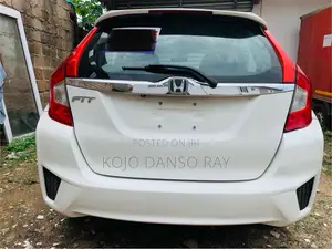 Honda Fit LX 4dr Hatchback (1.5L 4cyl 6M) 2015 White