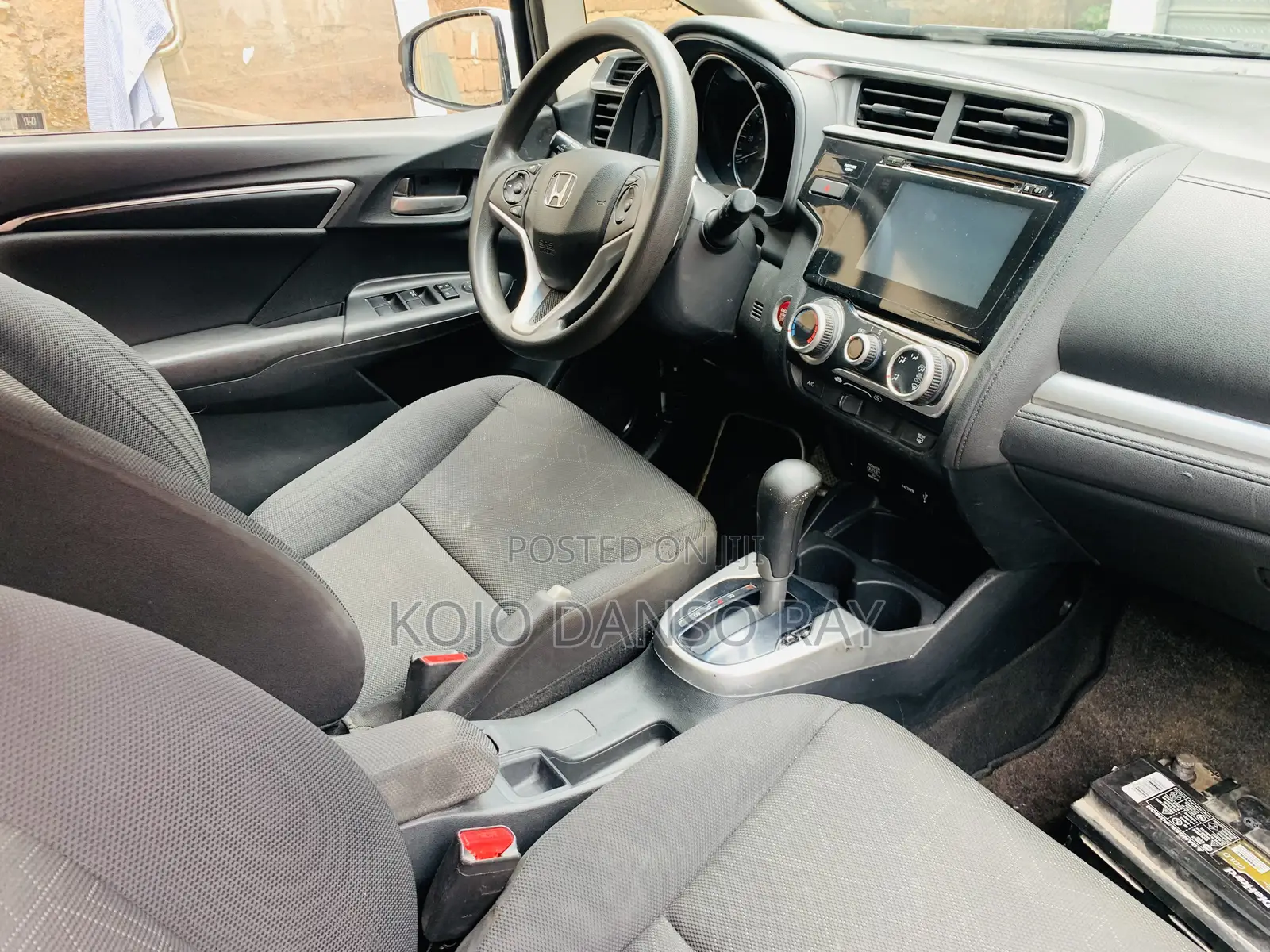Honda Fit LX 4dr Hatchback (1.5L 4cyl 6M) 2015 White