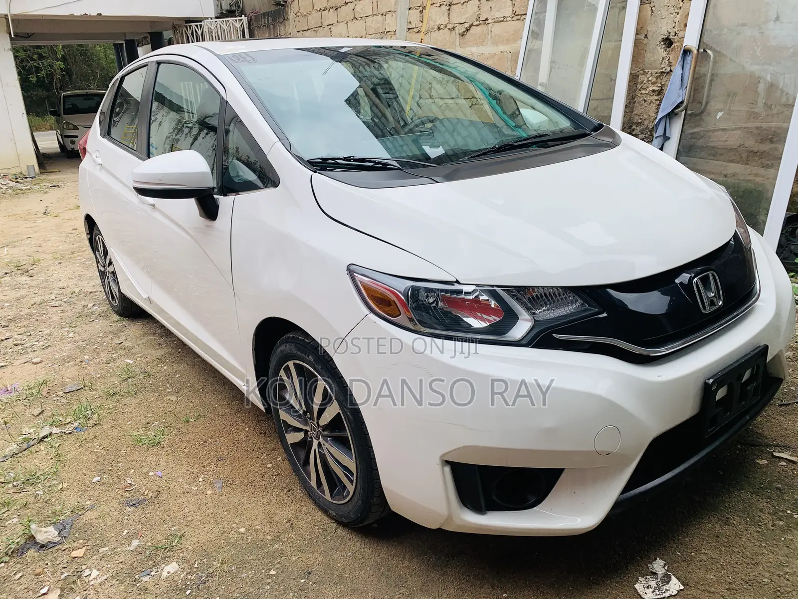 Honda Fit LX 4dr Hatchback (1.5L 4cyl 6M) 2015 White
