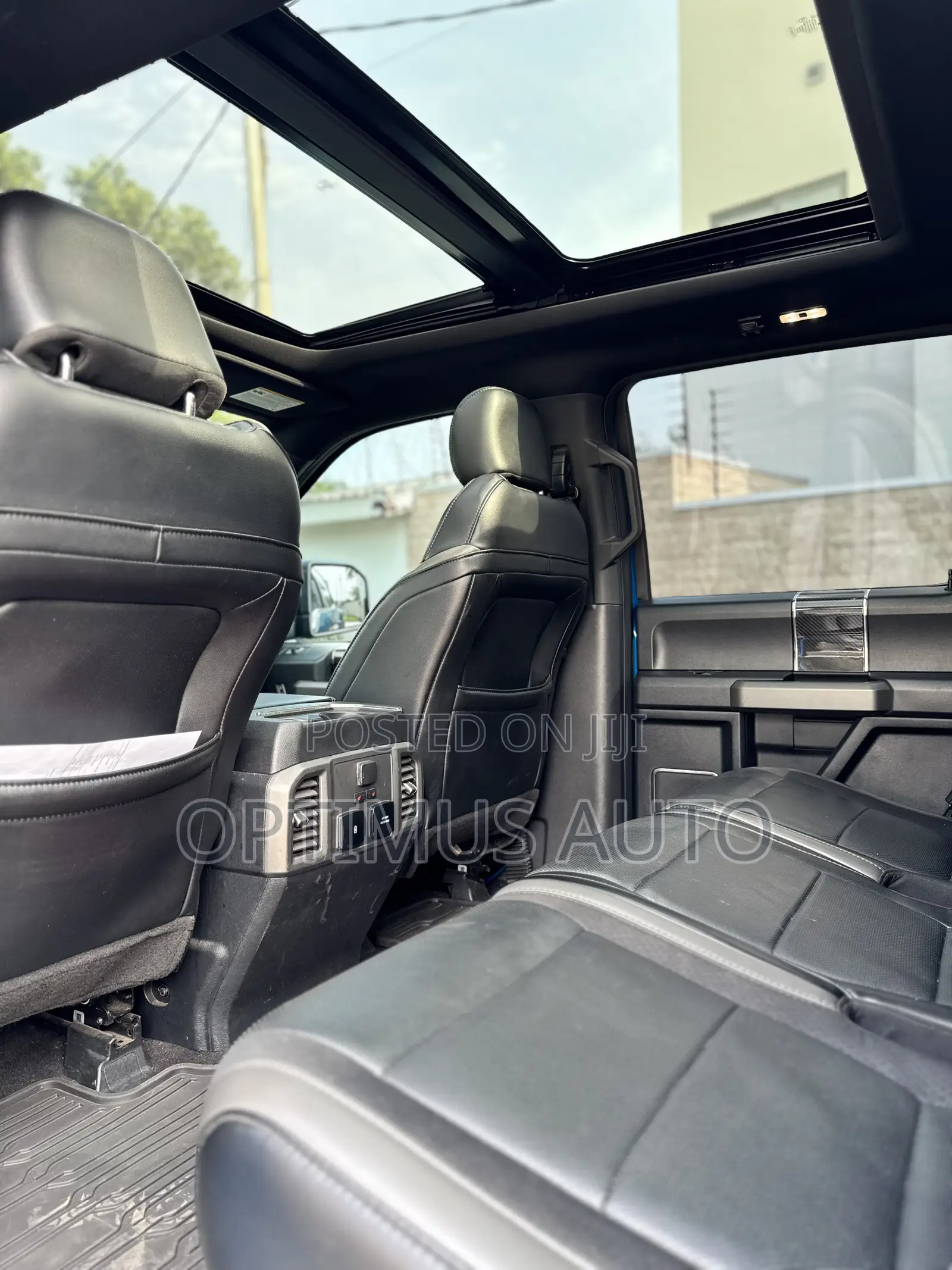 Ford F-150 Raptor 4x4 SuperCrew Cab Styleside 5.5 ft. box 145 in. WB
