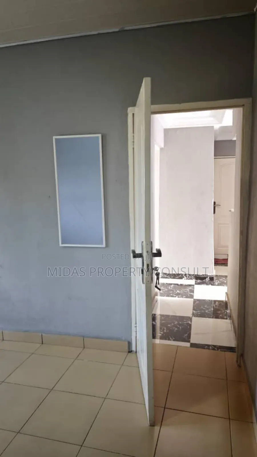 9bdrm Apartment in Bank Of Ghana Area, Ashomang Estate for sale