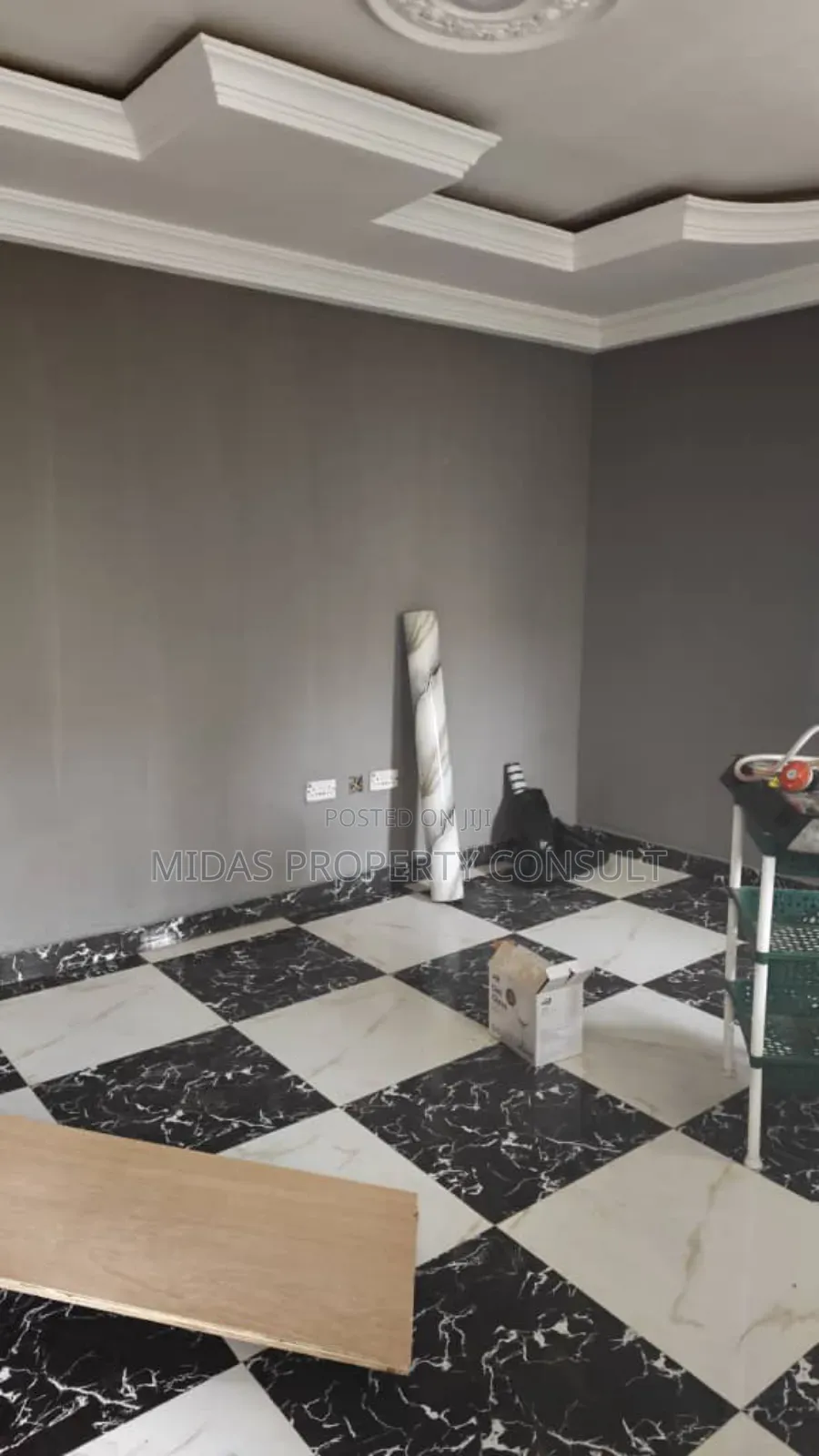9bdrm Apartment in Bank Of Ghana Area, Ashomang Estate for sale