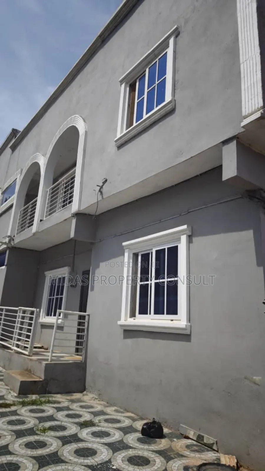 9bdrm Apartment in Bank Of Ghana Area, Ashomang Estate for sale
