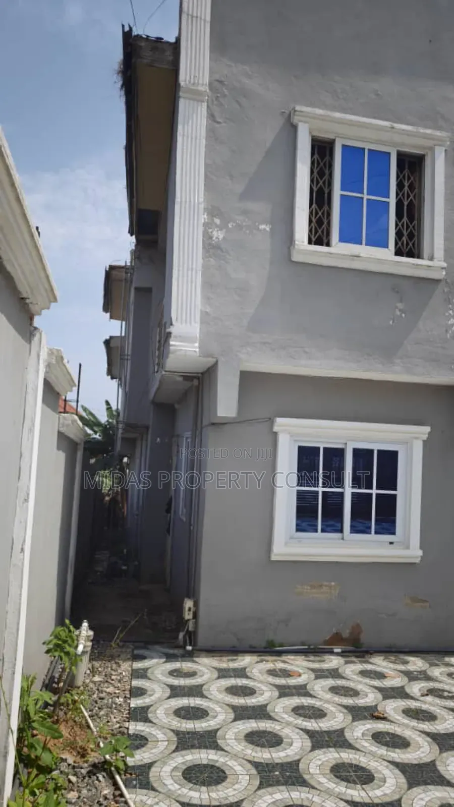 9bdrm Apartment in Bank Of Ghana Area, Ashomang Estate for sale