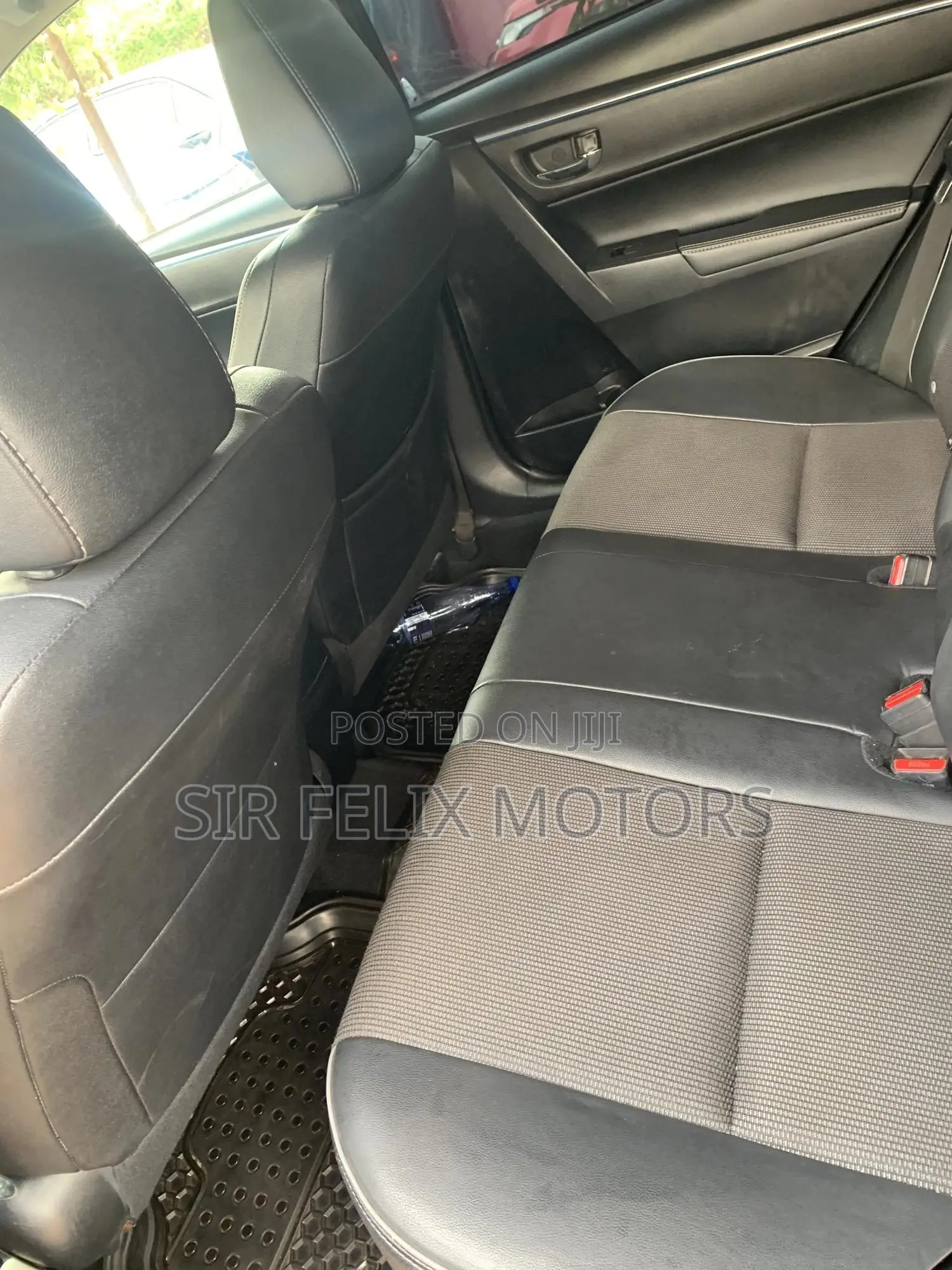 Toyota Corolla LE ECO Premium (1.8L 4cyl CVT) 2016 Black