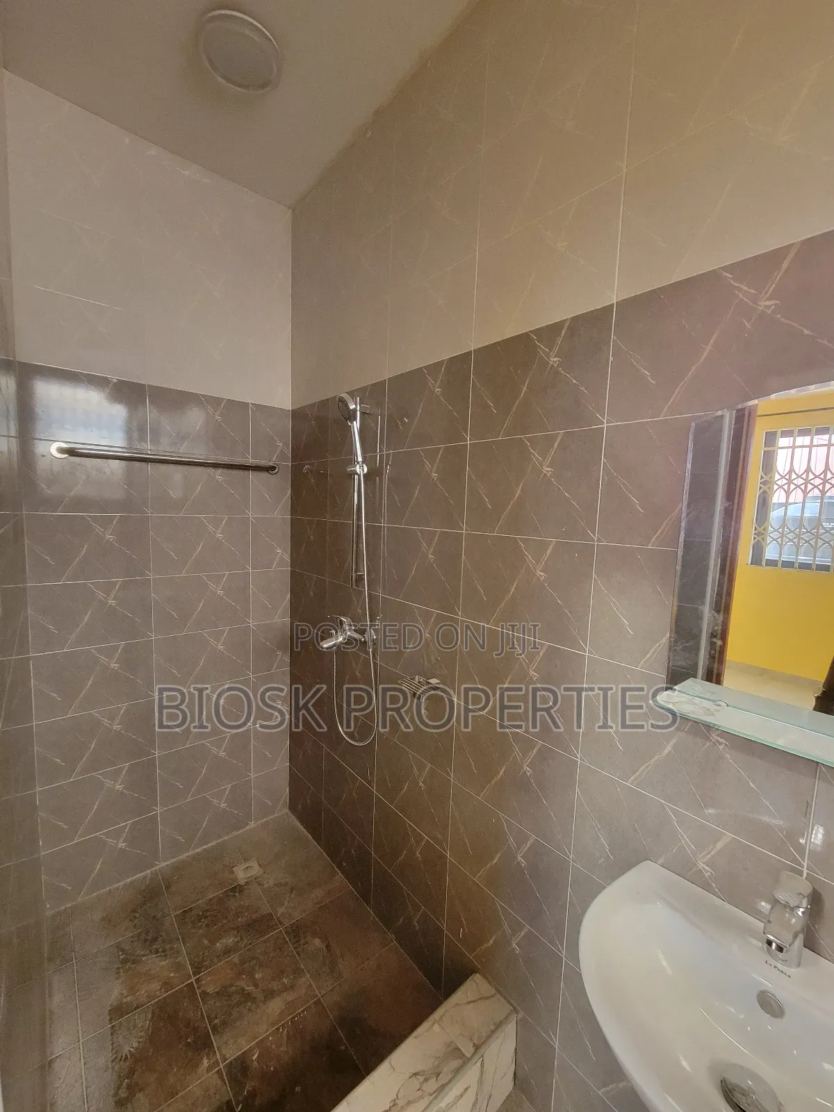 2bdrm Apartment in Biosk Properties, Amrahia for rent