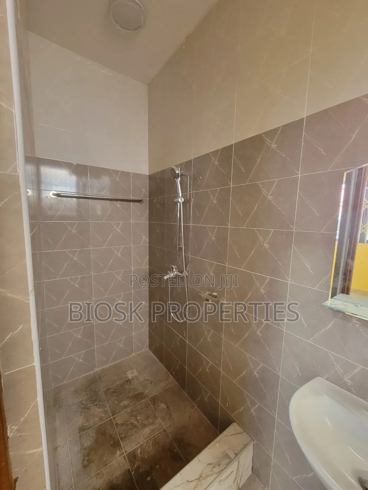 2bdrm Apartment in Biosk Properties, Amrahia for rent