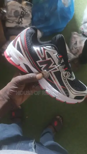 New Balance 740 Sneakers