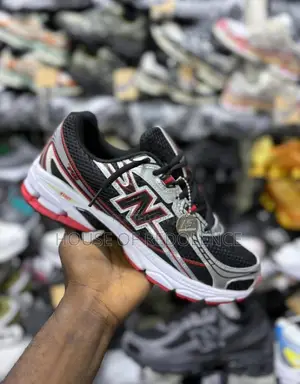 New Balance 740 Sneakers