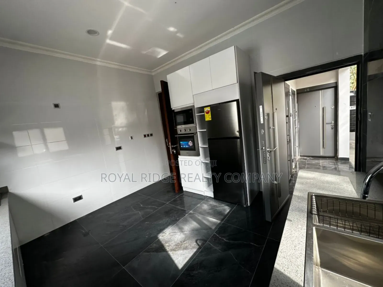 Furnished 4bdrm House in Airport Residential, Accra Metropolitan