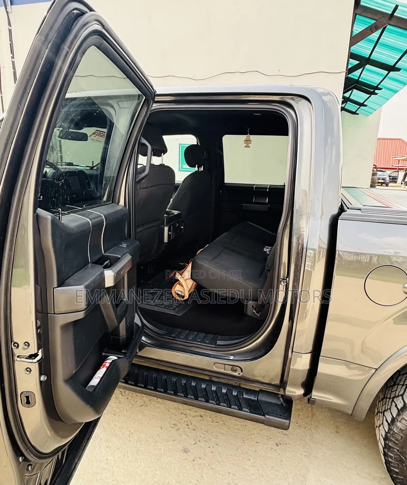 Ford F-150 Platinum 4x2 SuperCrew Cab Styleside 6.5 ft. box 157 in. WB